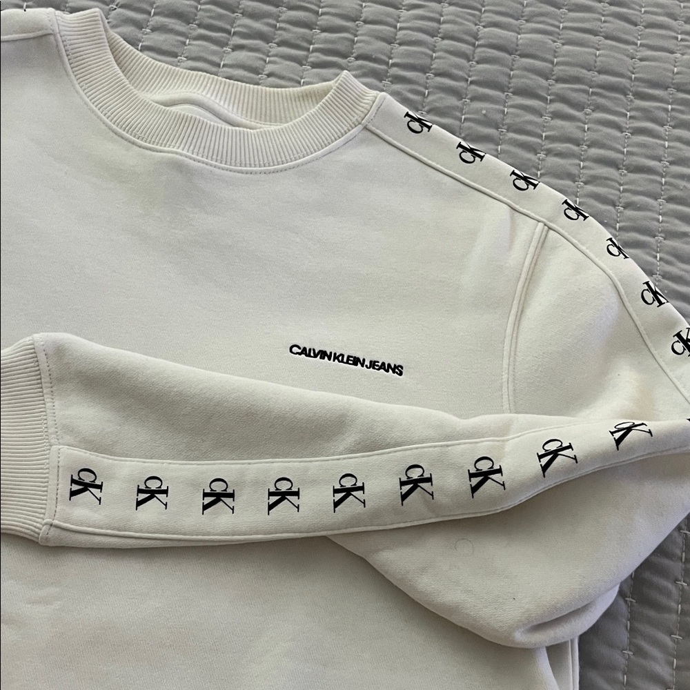 Calvin Klein White Logo Sweatshirt Crewneck Size Small Excellent Condition - Picture 2 of 5